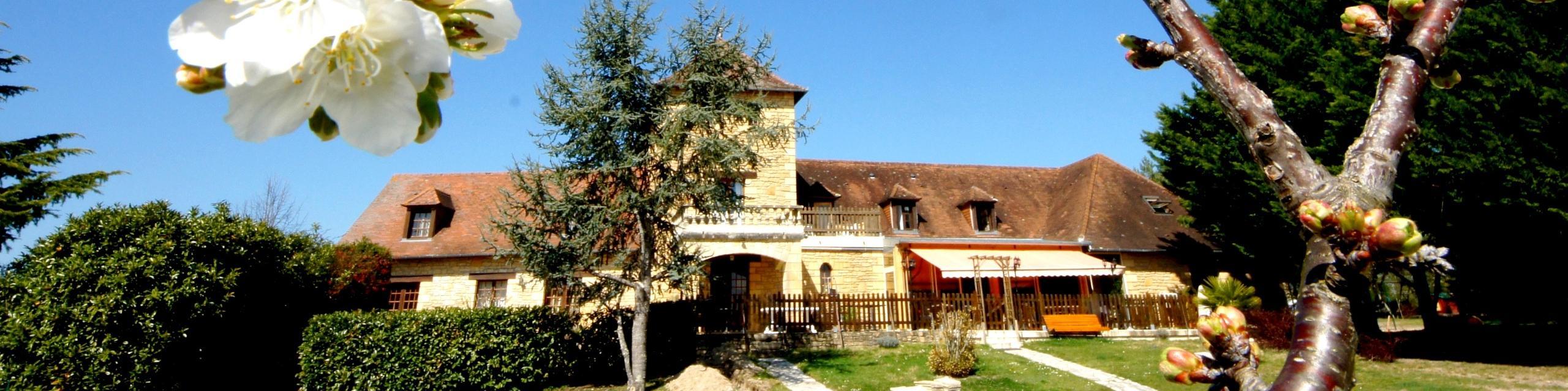 Logis Hotel-Restaurant Les Collines 59 Route Des Cretes Cublac Exterior photo