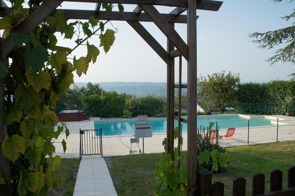 Logis Hotel-Restaurant Les Collines 59 Route Des Cretes Cublac Exterior photo