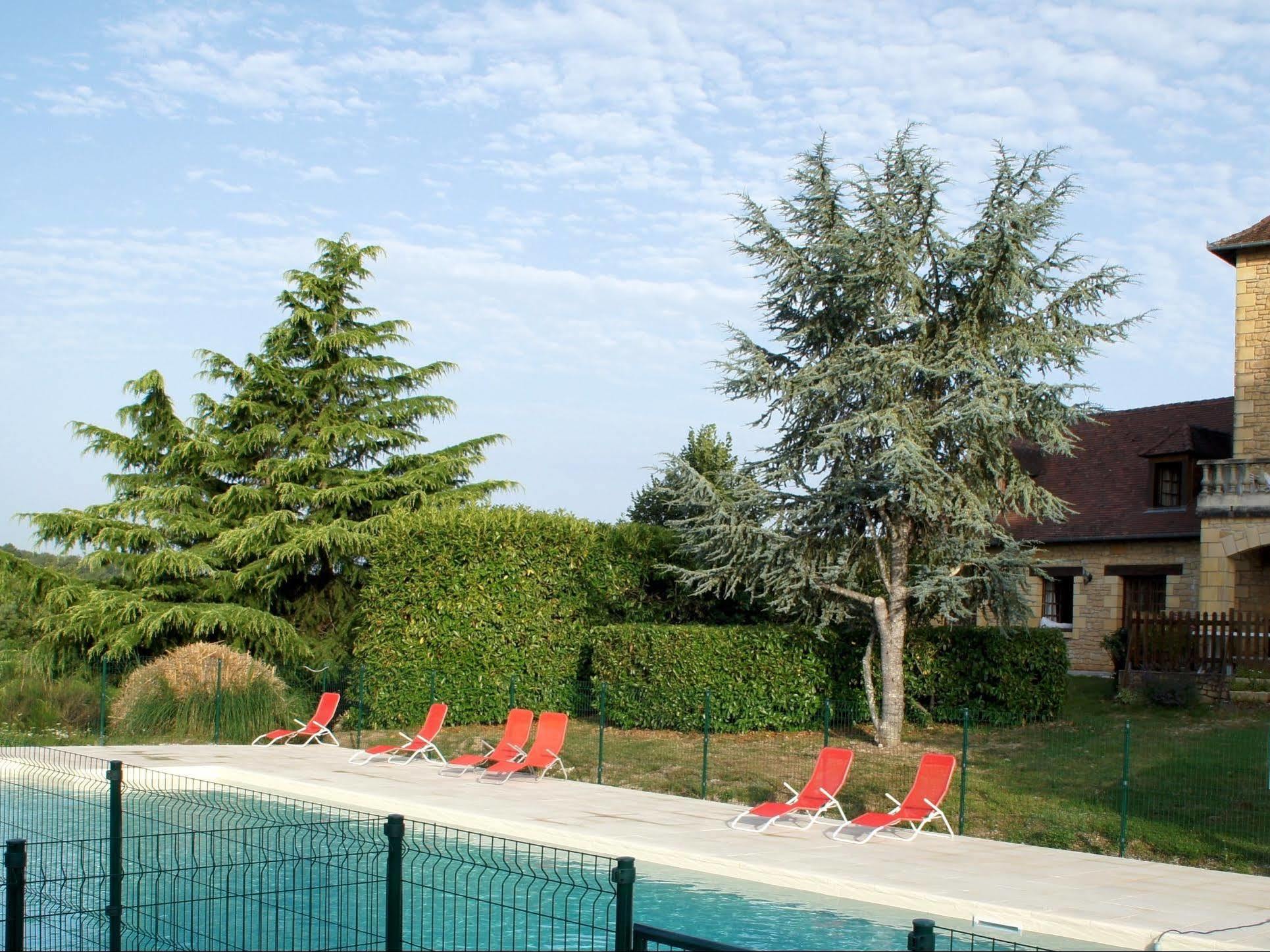 Logis Hotel-Restaurant Les Collines 59 Route Des Cretes Cublac Exterior photo
